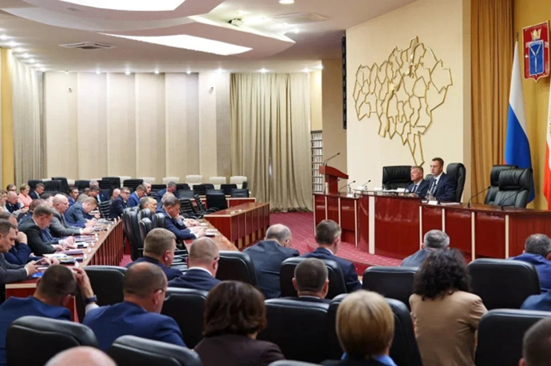 Губернатор поручил держать на постоянном контроле вопрос запуска отопления в соцучреждениях